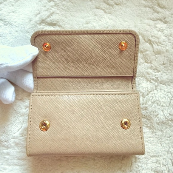 Prada Saffiano Leather Keyholder with Gold Logo - Picture 3 of 13